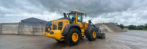 2502 - website banner - triangle