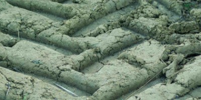 Prevenzione della compattazione del suolo con gli pneumatici agricoli